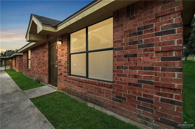 Building Photo - 1803 S Horse St