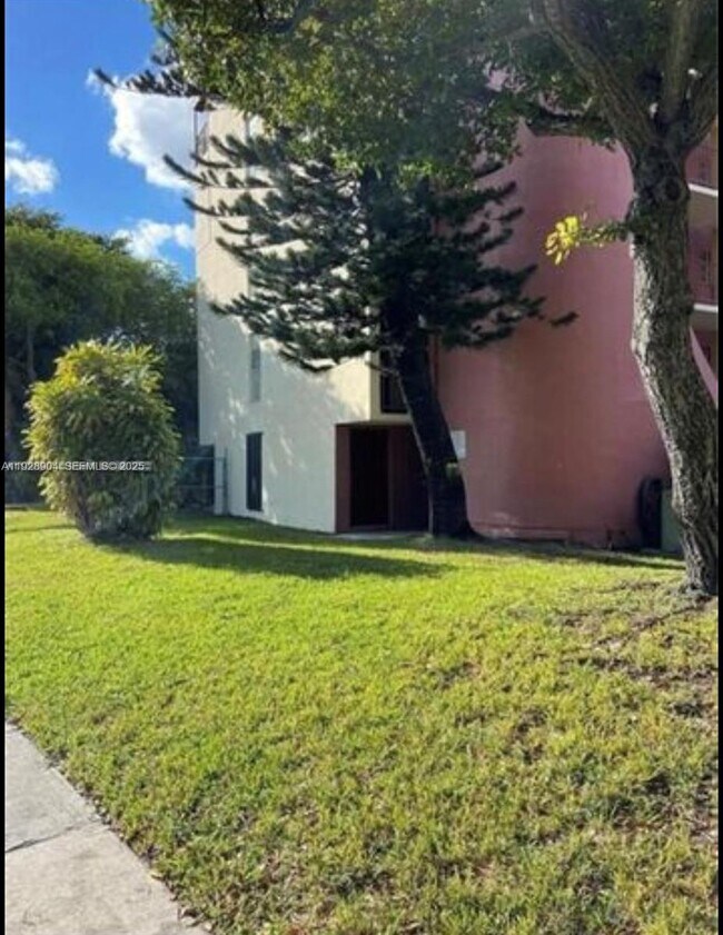 Building Photo - 8775 Park Blvd