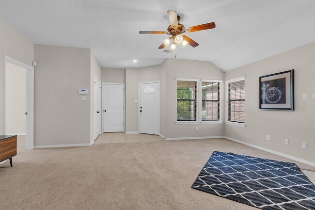 Building Photo - 119 Golfview Ct
