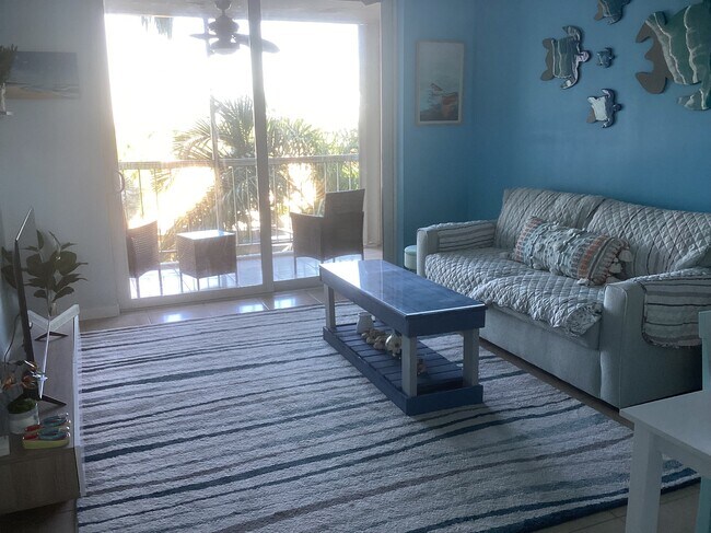 Living Room with Samrt TV - 1391 S Ocean Blvd