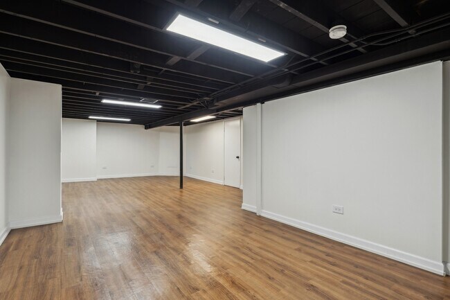 Building Photo - 4725 Thatcher Ave