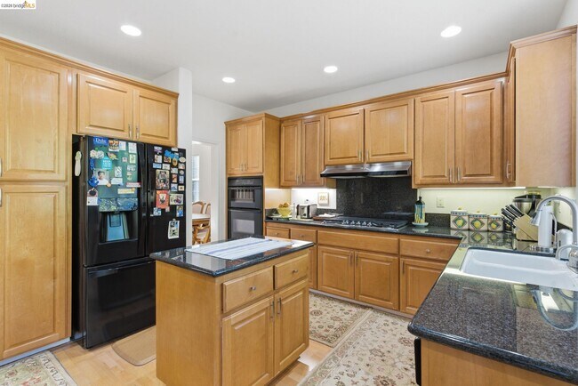 Building Photo - 257 Golf Links St