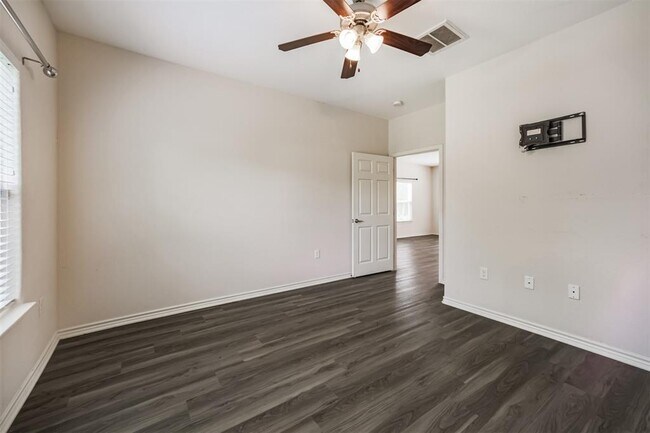 Building Photo - 10310 Chesterfield Dr