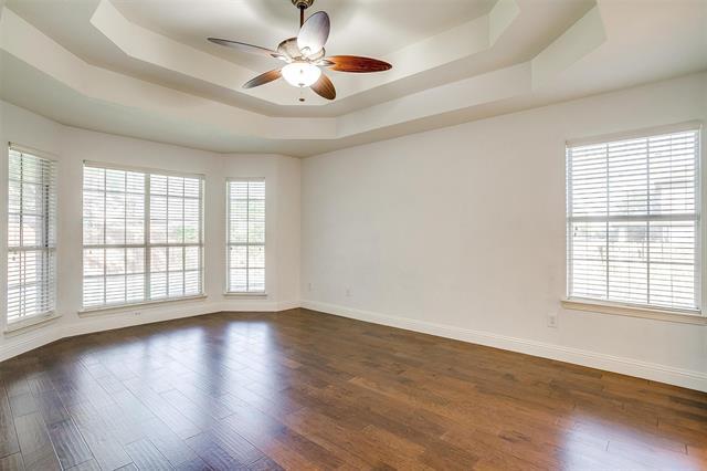 Building Photo - 704 Red Oak Ct