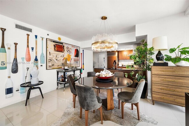 Building Photo - 495 Brickell Ave