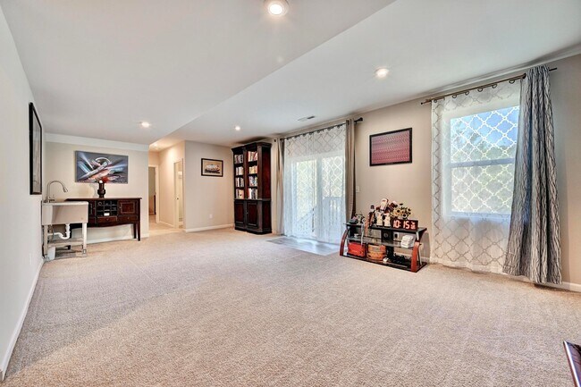 Building Photo - 19 Mel Lawn Dr