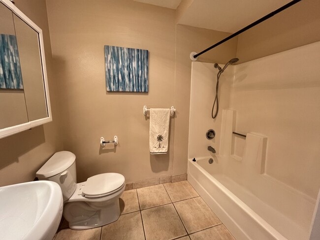 Building Photo - 2920 Luciernaga St