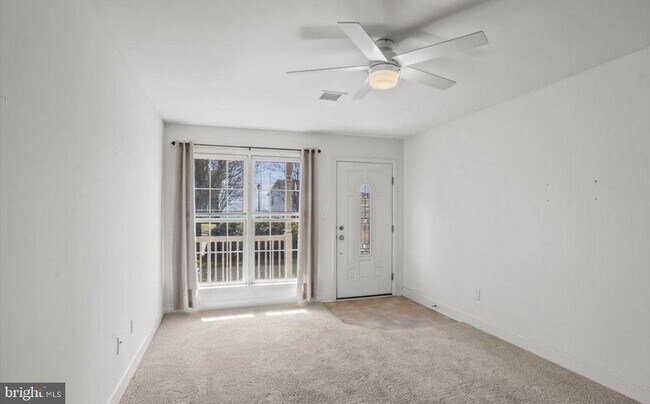 Building Photo - 10 Lenox Ct