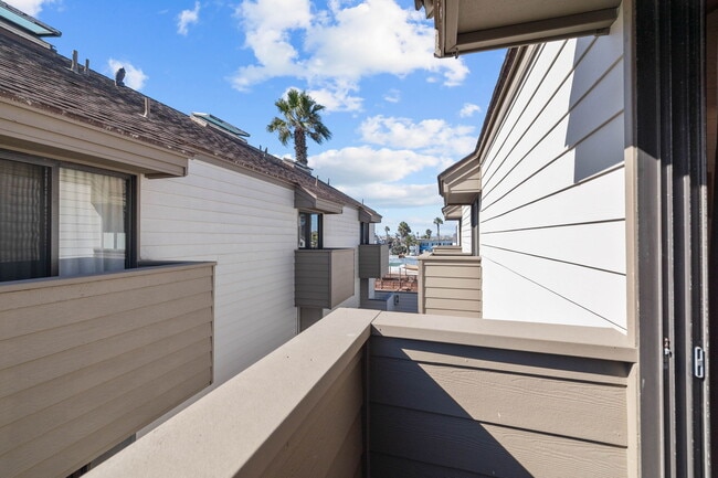 Building Photo - 733 Seacoast Dr