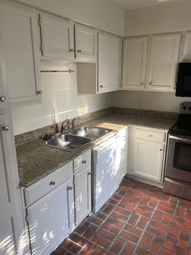 Building Photo - 2110 Rio Grande St