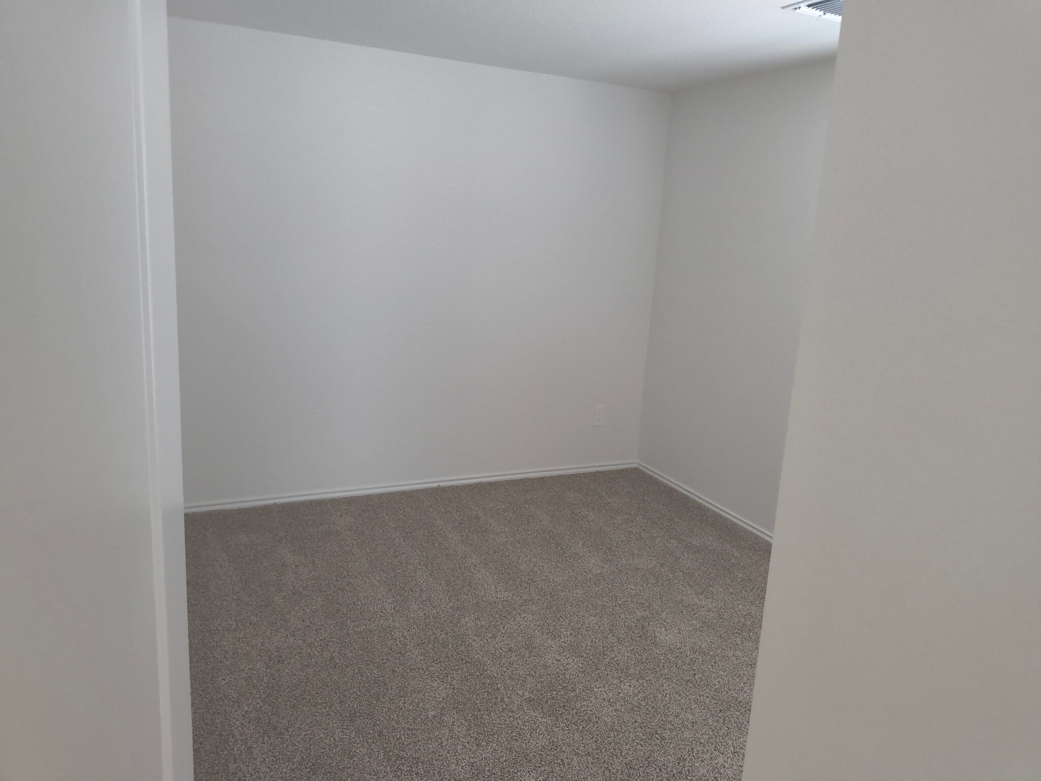 Building Photo - Room in House on Arnold Lp