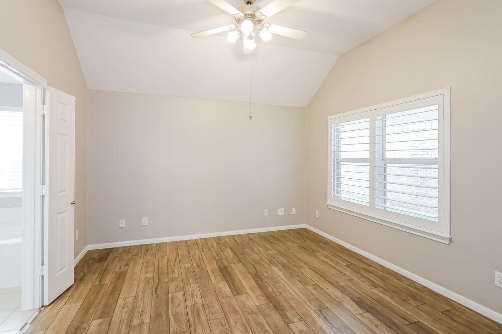Building Photo - 12103 Lakewood Villa Dr