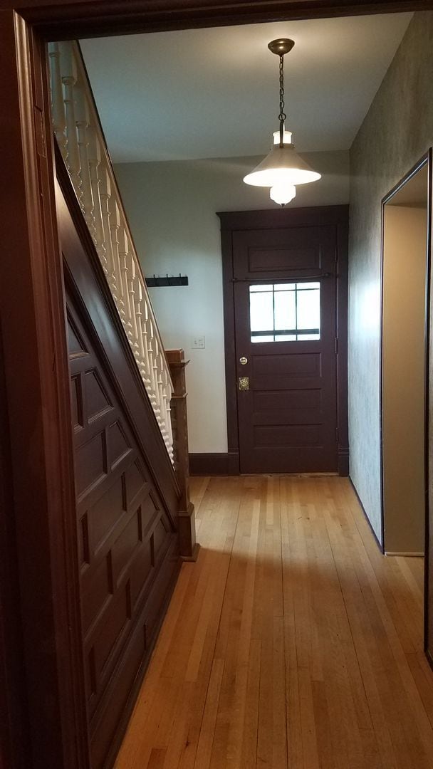 Building Photo - Walking Distance to St. Mary's Hospital and Downtown Rochester