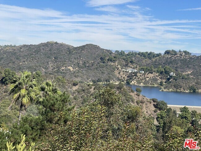 Building Photo - 1743 Stone Canyon Rd