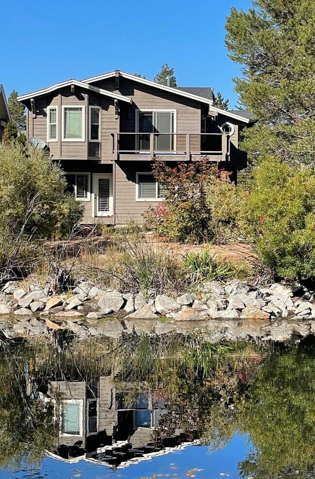Building Photo - 1904 Venice Dr