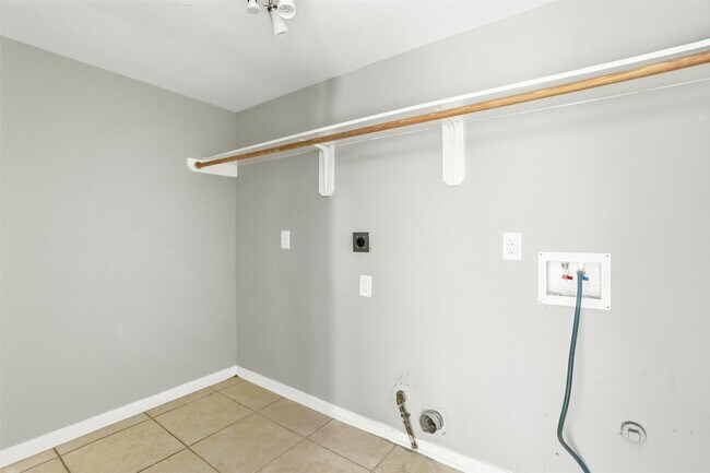 Building Photo - 6802 Claire Brook Dr