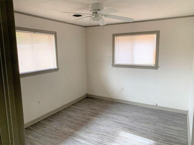 Building Photo - Come take a look at this home on a convenient corner lot
