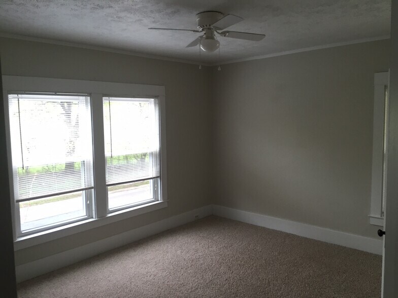 Building Photo - 1919 Plainfield Ave NE