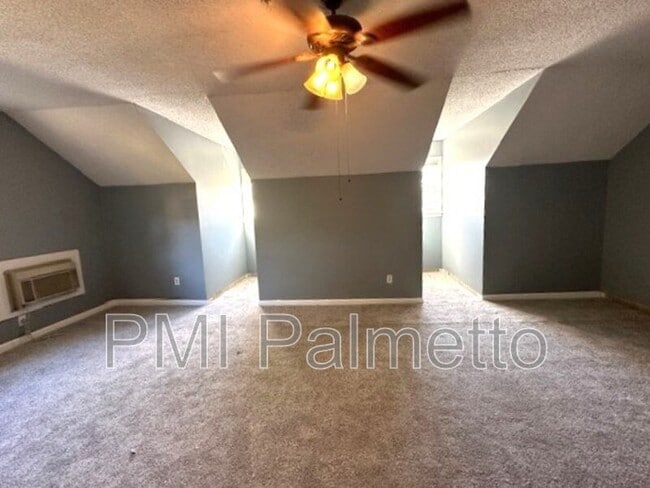 Building Photo - 105 Larkspur Ct