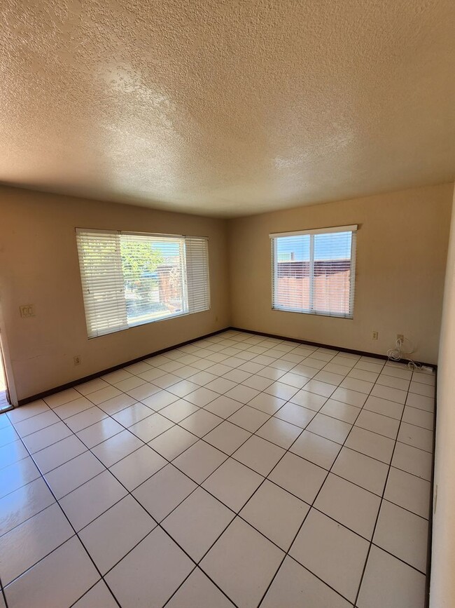 Building Photo - 3BD/2.5BA Single Story Home - 1950 Square ...