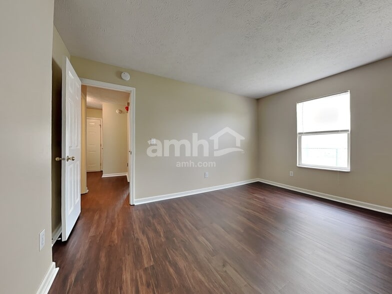 Building Photo - 3201 Creekshore Dr