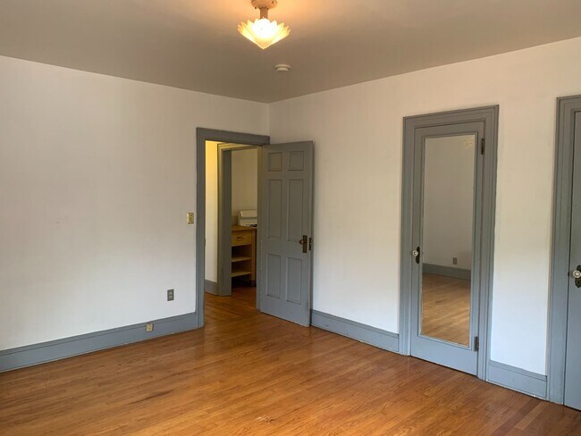 Building Photo - 102 Edgewood Ave