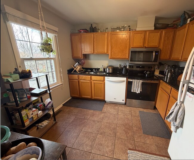 Building Photo - Low-Maintenance Living Near VT & Downtown Blacksburg