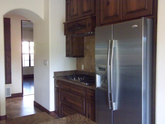 Building Photo - 6284 Wildwood Ct