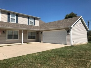 Building Photo - 1725-1727-1727 Louise Cir