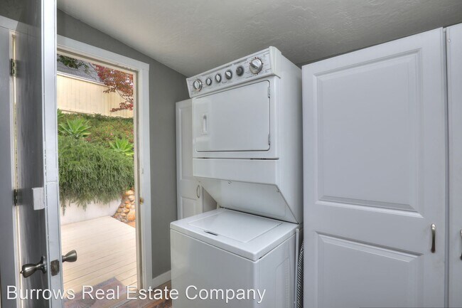 Building Photo - 2 br, 1 bath House - 2304 Varley Street