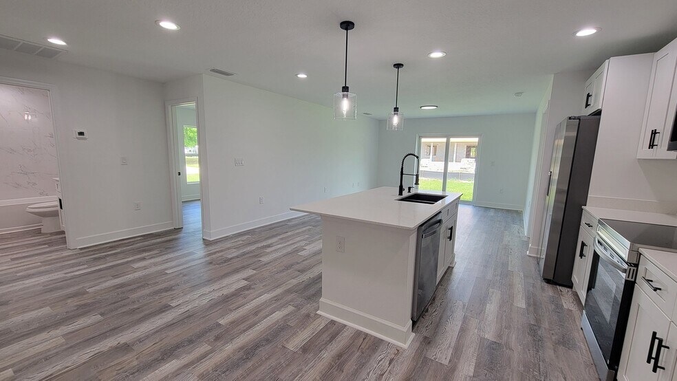 Building Photo - 20422 Dial Ave