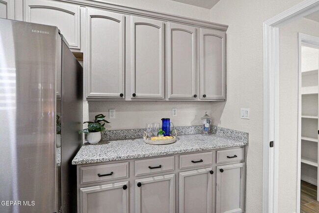 Building Photo - 3121 Tierra Paola Ln