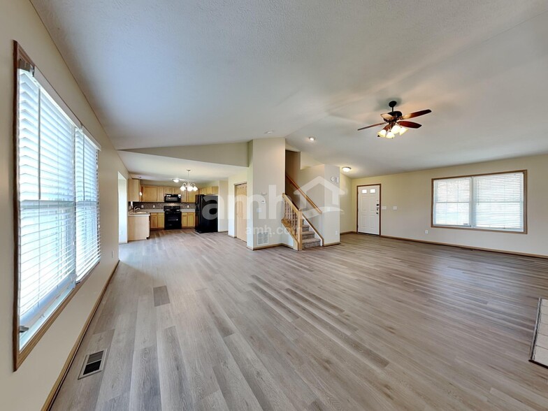 Building Photo - 219 Hayfield Dr