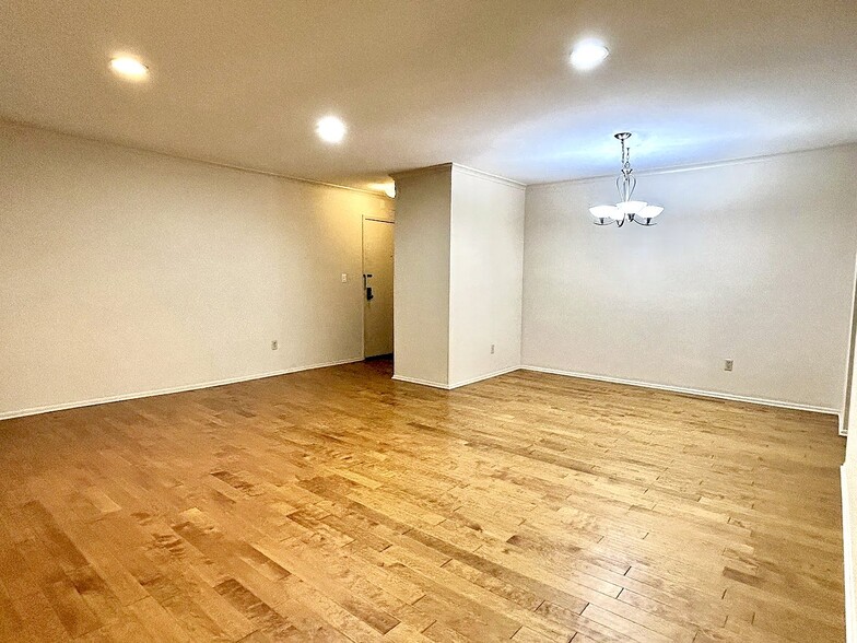 Open Dining and Living Space - 1818 E Shorewood Blvd