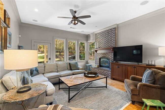 Building Photo - 979 Springdale Rd NE