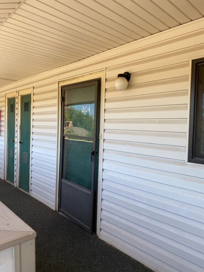 Building Photo - 1705 Heatheridge Rd