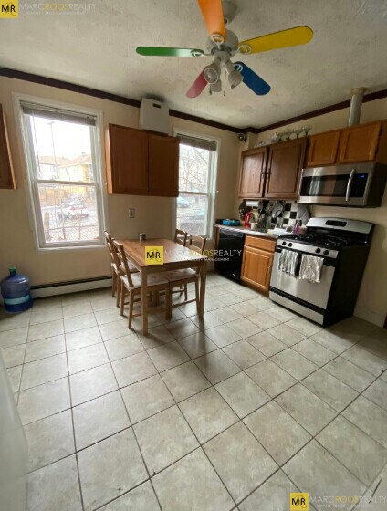 Building Photo - 205 Hillside St