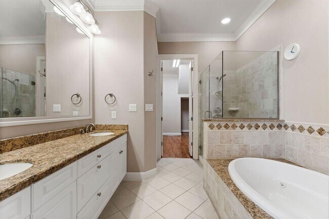 Building Photo - 1038 Memorial Village Dr