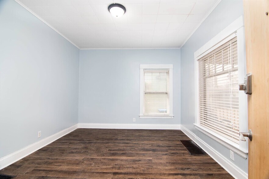 Building Photo - 435 S Westnedge Ct