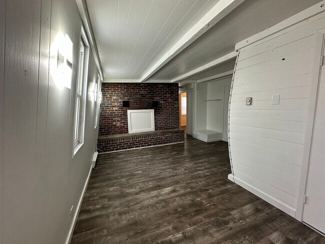 Building Photo - Spacious 4 Bedroom Home | 2 Living Rooms | Large Fenced Yard | 1,700+ Sq Ft