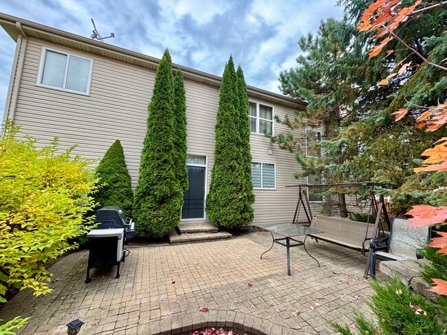 Building Photo - 1534 S Falcon Dr