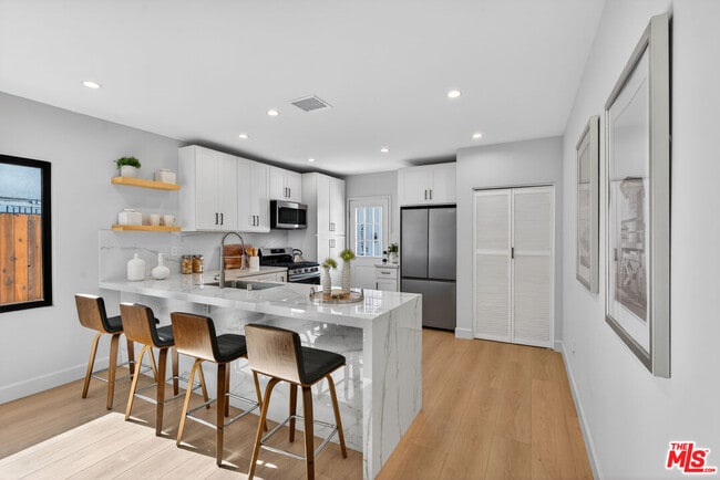 Building Photo - 2931 S Bronson Ave