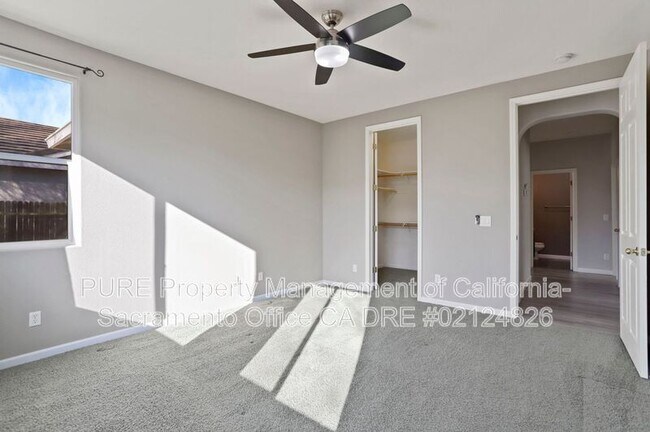 Building Photo - 1518 Sandmark Dr
