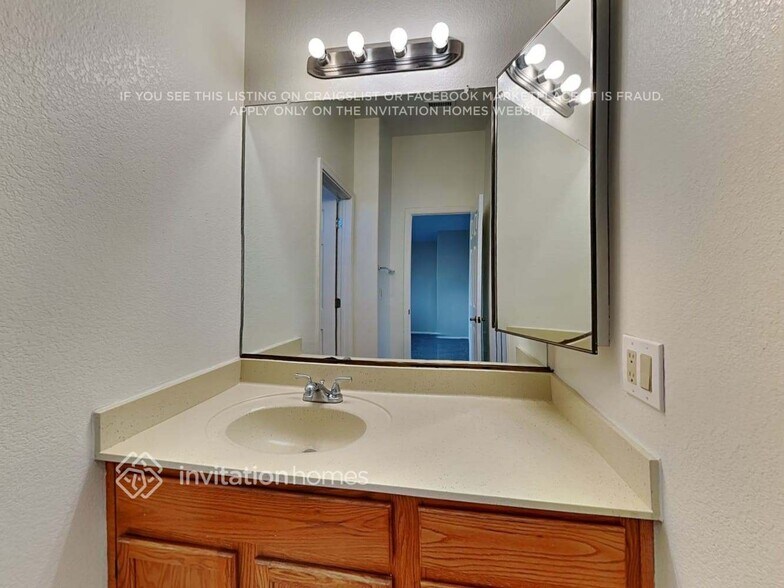 Building Photo - 3215 N 108th Ln