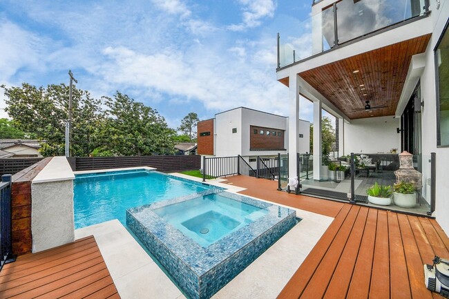 Building Photo - 5327 S Braeswood Blvd