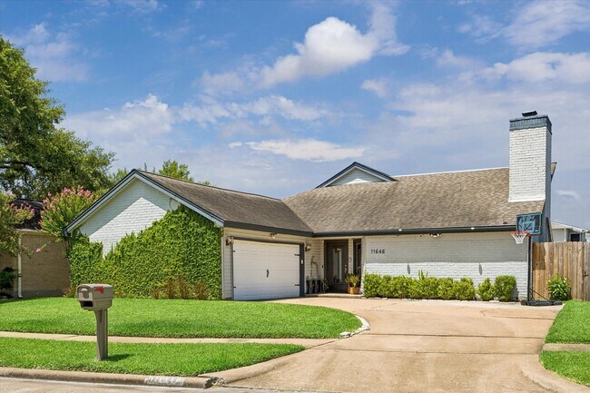 Building Photo - 11646 Manor Park Dr