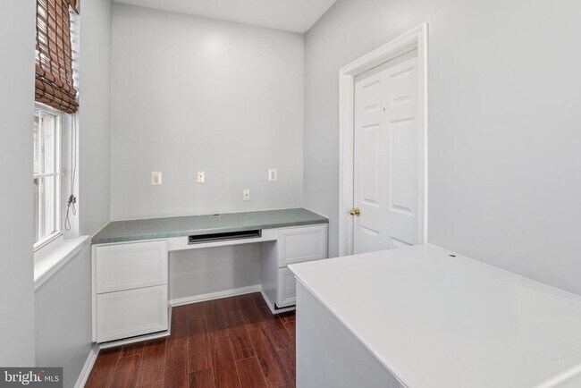 Building Photo - 109 Holly Dr