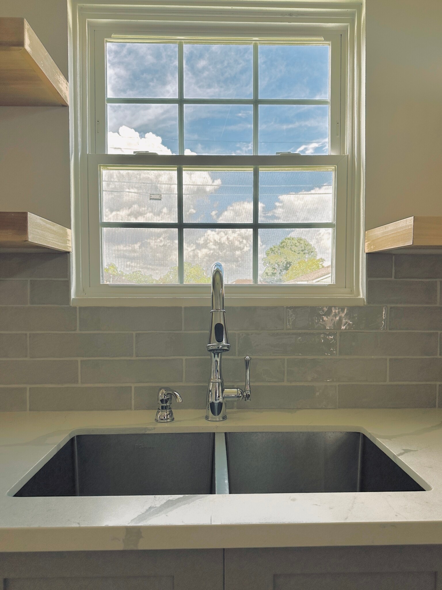 Natural light - 7900 Richard St