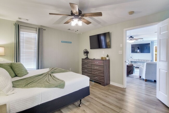 Building Photo - 5499 Medina Rd