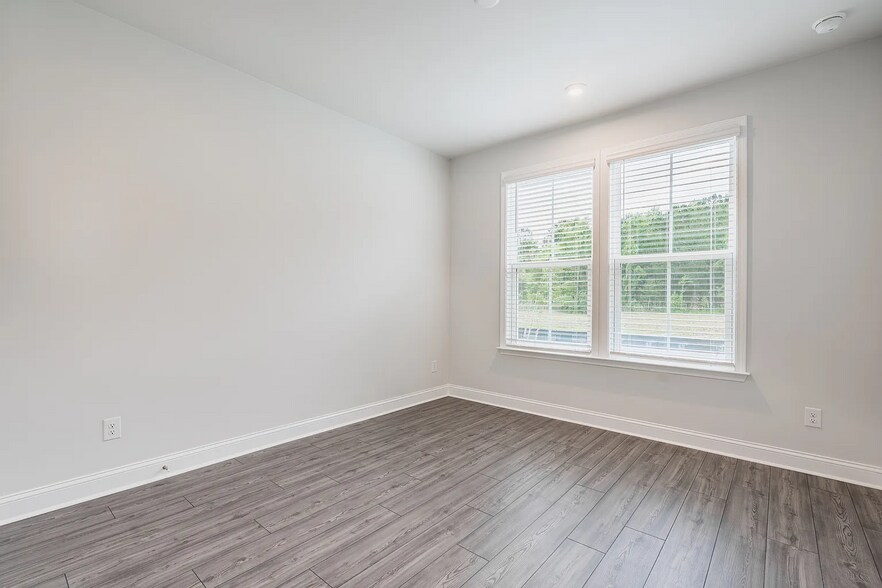 Building Photo - 192 Dendron Dr